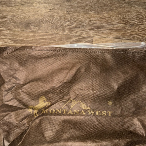 New Wrangler Montana West Red Purse with Dust Bag - Picture 6 of 7